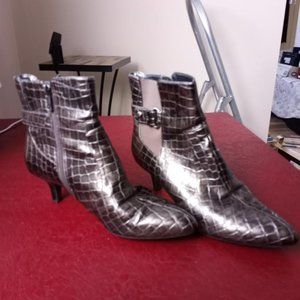 Pewter-colored ankle boots - Size 8 12